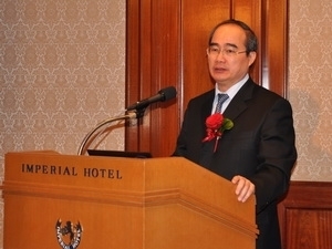 （Ｃ）Vietnamplus, 日越教育協力フォーラムで発表するニャン副首相
