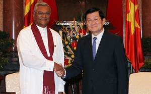（C）  Hanoimoi,　チュオン・タン・サン国家主席（右）とカマル・ラジャパクサ国会議長（左）