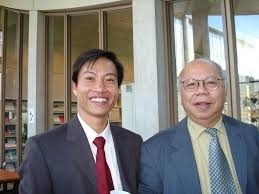 (C) ndanghung　グエン・スアン・フン氏（左）