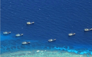 (C) vnexpress チュータップ岩礁付近の中国漁船