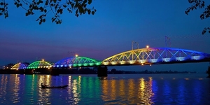 (C) vnexpress, Ngueyn Manh Tien, Panoramio, 夜のゲイン橋