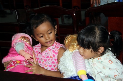 (C)VnExpress,Phuoc Tuan、取り違えられた2人の女児