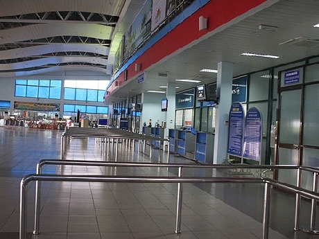 （C）Nguoi lao dong, 利用客の少ないドンホイ空港