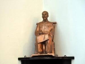 （C） VOV,　ミラノ市に設置された故ホー・チ・ミン主席の銅像