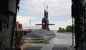 （C）Tien phong、建造中の潜水艦