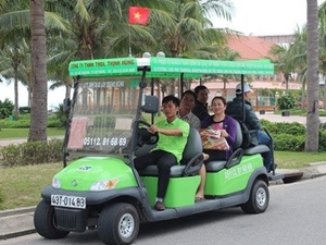 （Ｃ）Saigon Times, ダナンで運行している観光用電気自動車