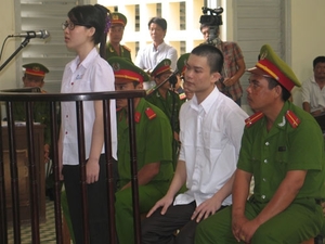 （Ｃ）Thanh Nien, ウエン被告（左）とカー被告