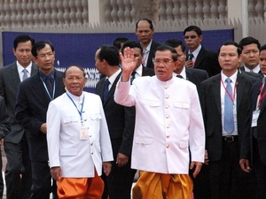 （C）  vietnam+,　ヘン・サムリン国会議長（左）フン･セン首相（右）