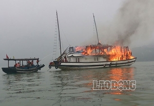 （C）  laodong,　炎上した観光船「QN3736号」