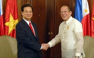 （C）  vneconomy,　会談するグエン・タン・ズン首相とアキノ大統領