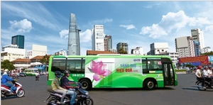 (C) 弘亜社ベトナム, バス車体広告イメージ