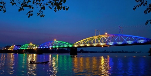 (C) vnexpress, Ngueyn Manh Tien, Panoramio, 夜のゲイン橋