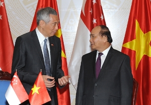 (C)Bao chinh phu,Quang Hieu、シェンロン首相(左)とフック首相
