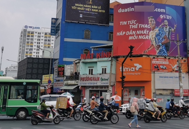 ホーチミン サッカー賭博サイトの屋外広告を摘発 社会 Vietjoベトナムニュース