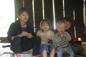 (C) vnexpress、(左から)ミンくん、ジンちゃん、姉の子供、テインくん
