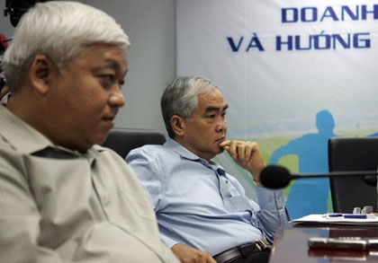 (C)VnExpress,An Nuon<BR>レ・フン・ズン会長(右側)