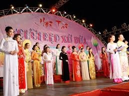 (C) baodongkhoi.com.vn<br>第9回ミス・ココナツの模様