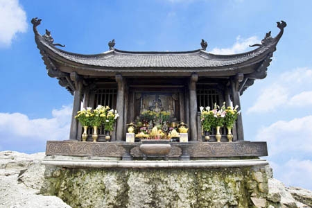 (C)Dat Viet、イエントゥー山頂の寺