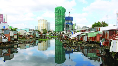 (C)Tuoi tre,Dinh Dan、HCM市ビンタイン区のスラム街