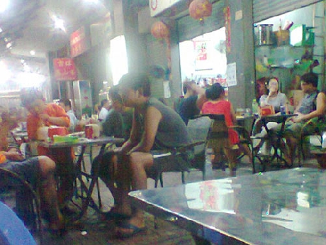 (C)Thanh nien,Do Truong、中国人が経営する食堂