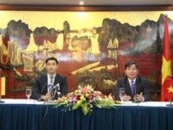 (C)CafeF、レスラー副首相(左)とビン計投相