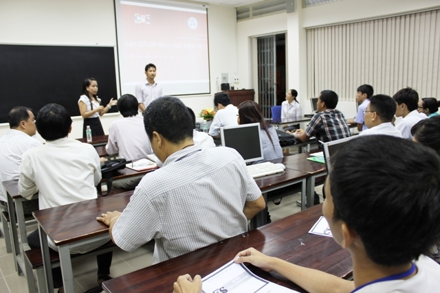 （C） cbs.edu.vn,　第一回目の講義風景