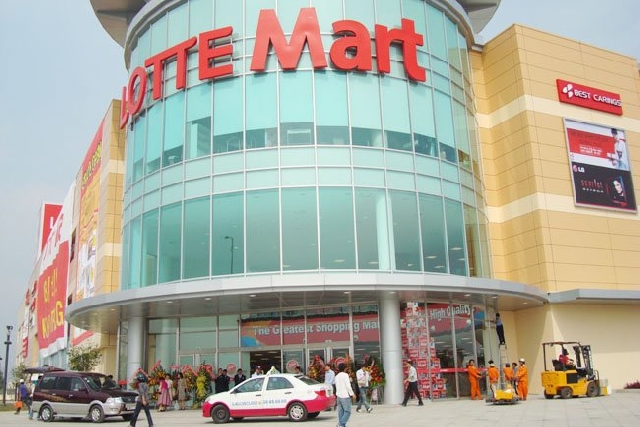 (C) Saigontimes, HCM7区のロッテマート1号店