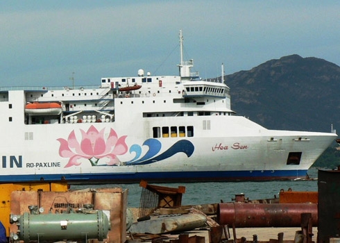 (C) Vnexpress, ビナシンラインズのホアセン号