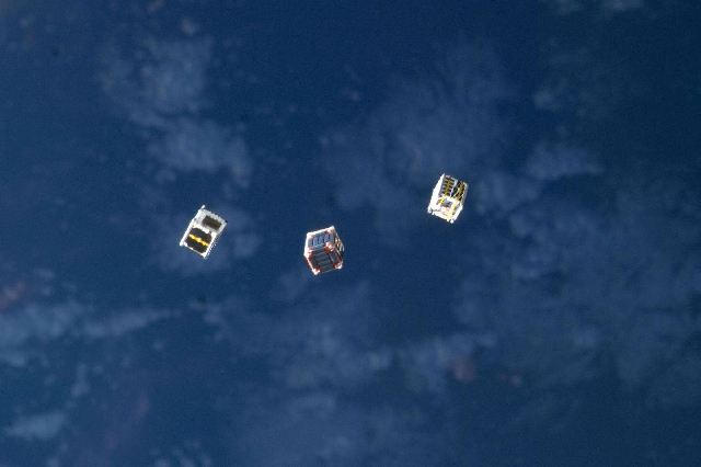 (C)ICT news、放出された小型人工衛星