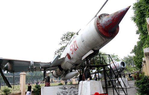 （C） Vnexpress,　MiG-21型戦闘機
