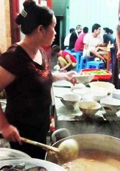 （Ｃ）Vietnam.net, ハノイ市の滋養粥屋