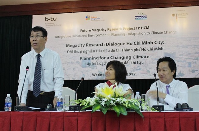 (C)Saigon Times, シンポジウムの様子