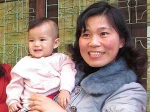 （Ｃ）Vietnam+, 救出されたアンちゃんと母親のロンさん