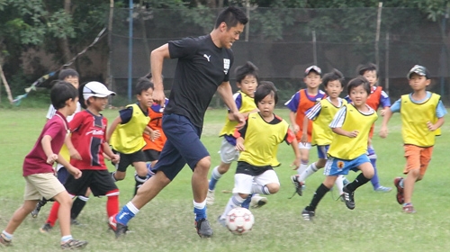 (C) Tuoitre, サッカー教室の模様
