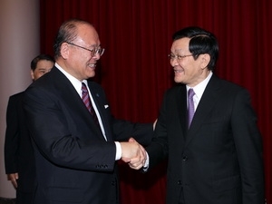 Vietnamplus, サン国家主席(右)と武部氏