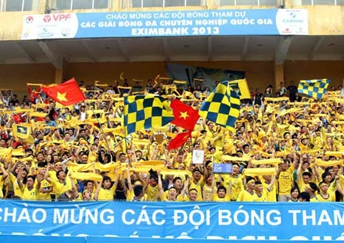 (C) Bongda ソンラム・ゲアンFCのサポーター