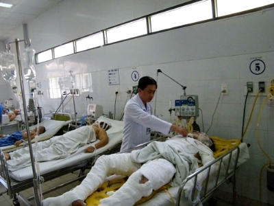 (C) Tien Phong, 病院に救急搬送されたYさん(後に死亡)