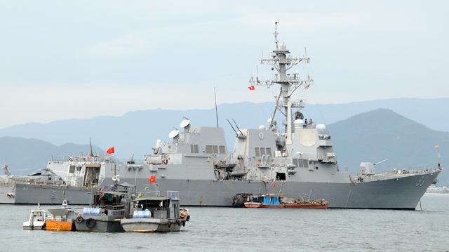 (C)Tuoi Tre, ダナン市に寄航したミサイル駆逐艦「チャン=フー」