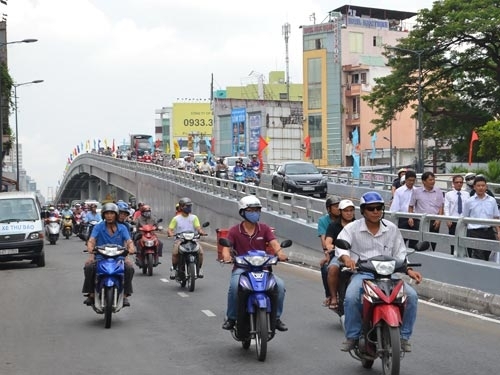 （C）Petro Times, 完成したランチャーカー立体交差橋