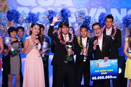 (C) thanhnien, 最優秀選手賞に輝いたフイン・クオック・アイン選手