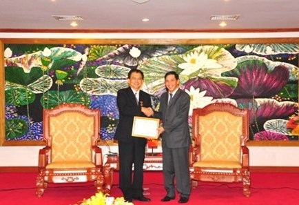 (C)Bao Moi, JICA築野所長(左)