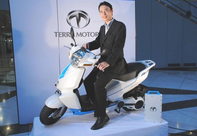 (C) Saigontimes, スマホ連動電動バイク「A4000i」