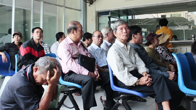 (C)Tuoi tre,Chi Quoc、カントー市の病院の待合室