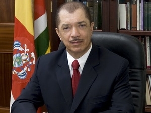 （C）  Vietnampuls,　ジェイムス・アリックス・ミッチェル大統領