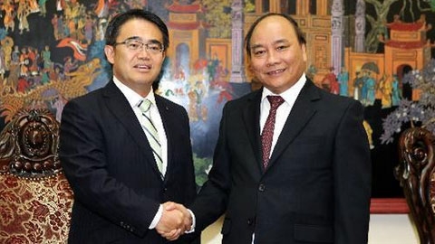 （C）  VOV,　大村秀章知事（左）とグエン・スアン・フック副首相
