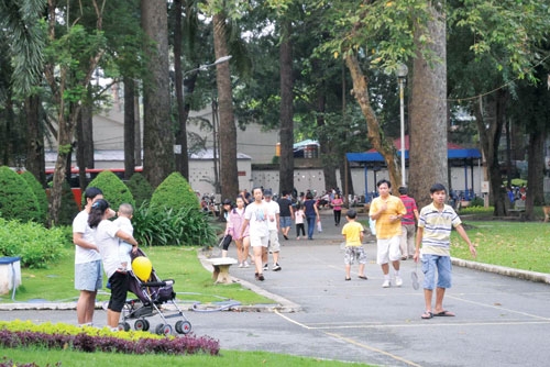 (C) thanhnien, タオダン公園、一見平和そうだが・・・