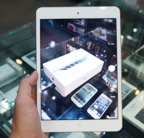 （C）  Vnexpress,　iPad mini Retinaディスプレイモデル