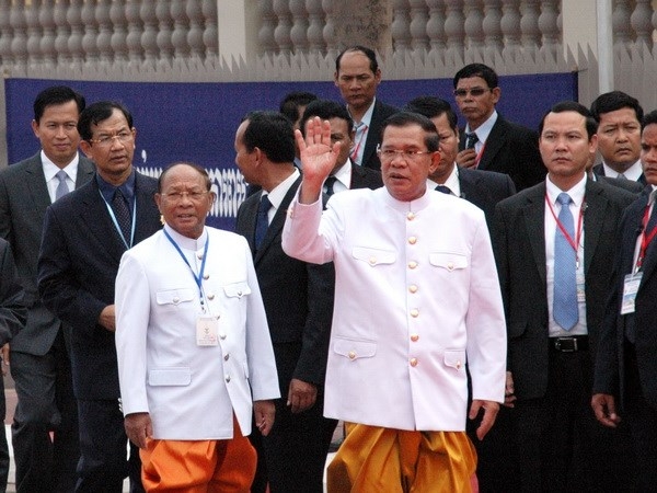 (C) vietnam+, ヘン・サムリン国会議長(左)フン・セン首相(右)