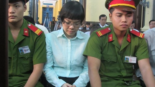 （C）Phap luat,Phuong Loan、フエン・ニュ被告