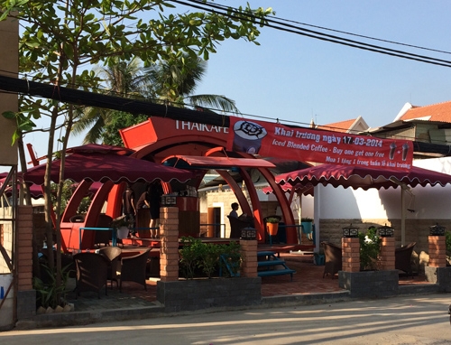 (C) thanhnien, 組立式移動カフェ「Thaikafé」